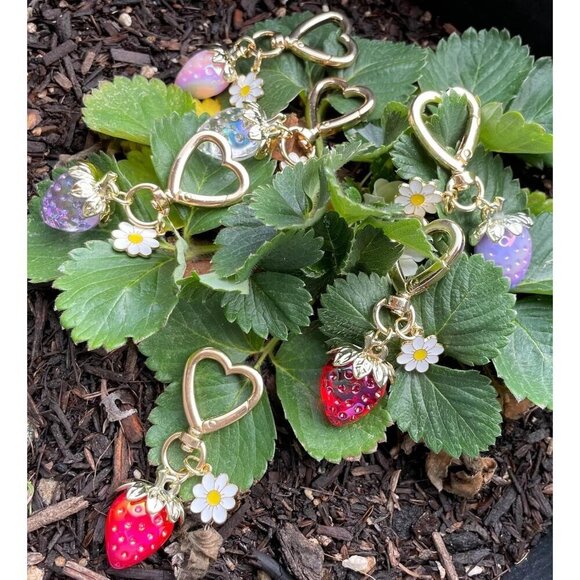 ✨ Agromusk Women Red Cute Strawberry Heart Flower Daisy Bag Charms Key Chains - Picture 5 of 8